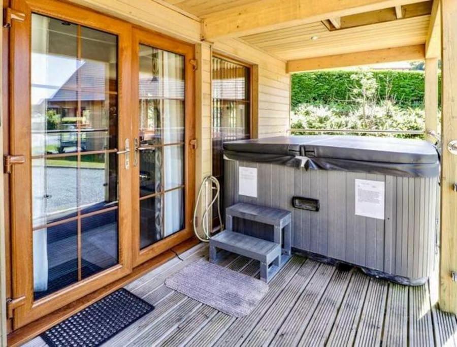 Artro Lodge Luxury 3 Bedroom, 3 Bathroom & Hot Tub 란베드르 외부 사진