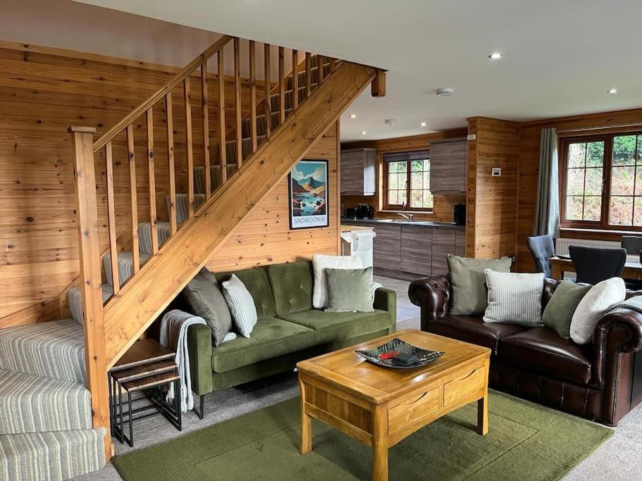 Artro Lodge Luxury 3 Bedroom, 3 Bathroom & Hot Tub 란베드르 외부 사진