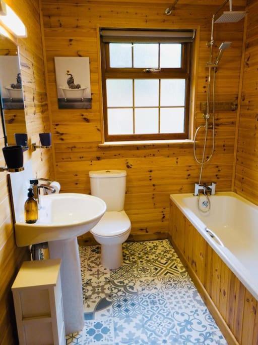 Artro Lodge Luxury 3 Bedroom, 3 Bathroom & Hot Tub 란베드르 외부 사진
