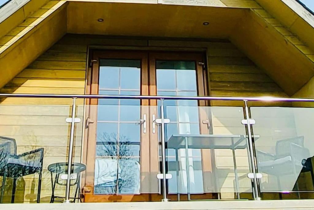 Artro Lodge Luxury 3 Bedroom, 3 Bathroom & Hot Tub 란베드르 외부 사진